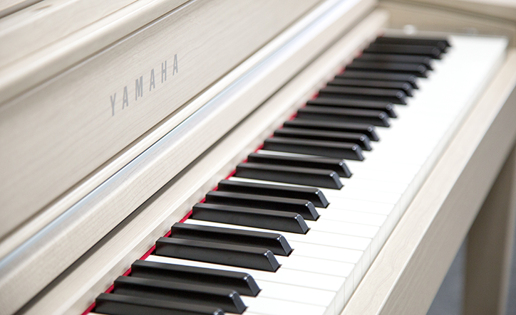 洗練されたぬくもり色、クラビノーバCLP-575にホワイトアッシュ調