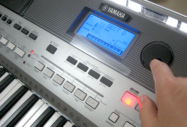 電子キーボードの新製品「PSR－E443」を弾いてみた！｜ヤマハ