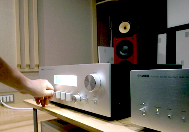 「メーターを動かすと若干音質が変化する」ということで実際にメーターを手動でオン/オフしながら試聴を繰り返しましたが…まだまだ修行が足りない!?