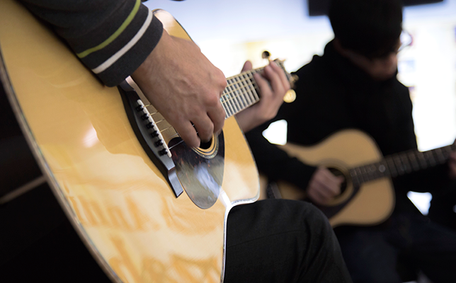 ヤマハアコースティックギターのフラッグシップモデル「Lシリーズ」の魅力を探る