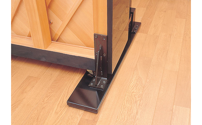 ピアノの脚の下に敷いて 転倒を防止する 「ソリ式ピアノ転倒防止器具」