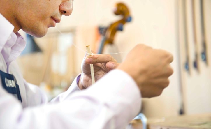 弦楽器の調整や修理をする職人インタビュー(前編)