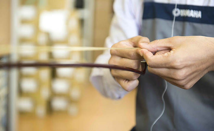 弦楽器の調整や修理をする職人インタビュー(前編)