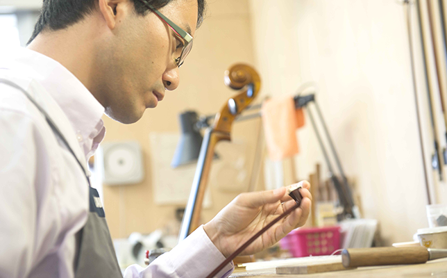 弦楽器の調整や修理をする職人インタビュー(前編)