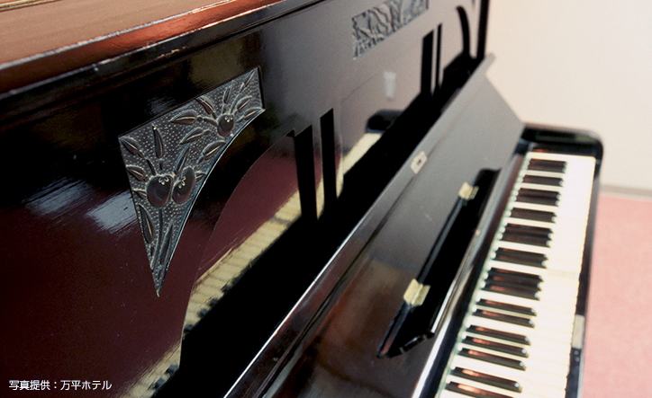 ジョンレノンが弾いた万平ホテルのヤマハピアノ