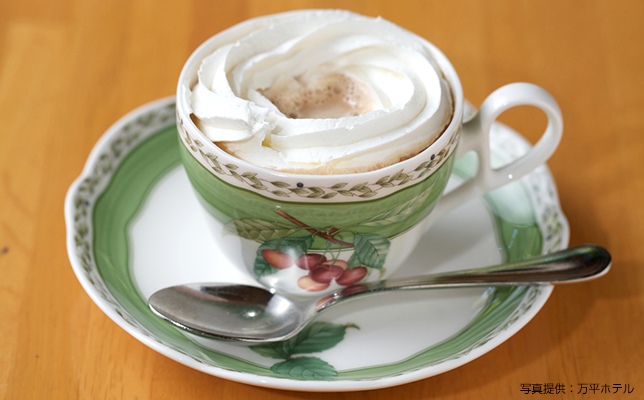 万平ホテルカフェのミルクティ