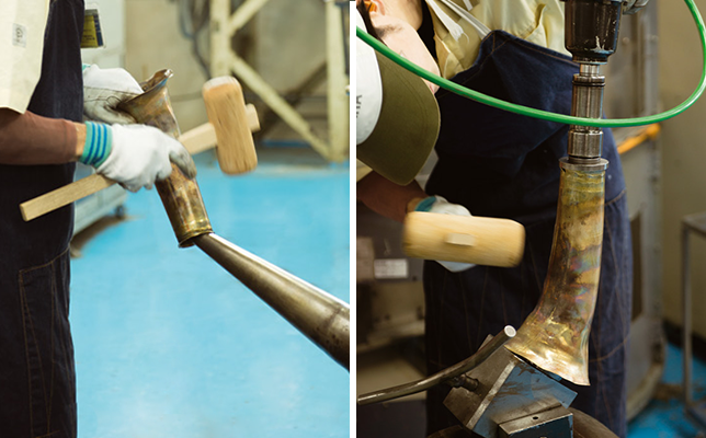 数ある工程のなかで、職人によって何度も何度も叩かれるベルの成型はフラッグシップモデルならでは。