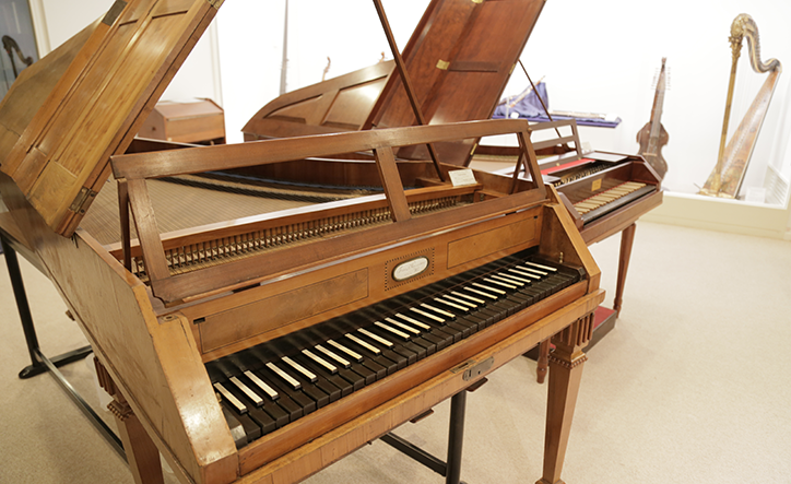 上野学園大学 楽器展示室」- Web音遊人