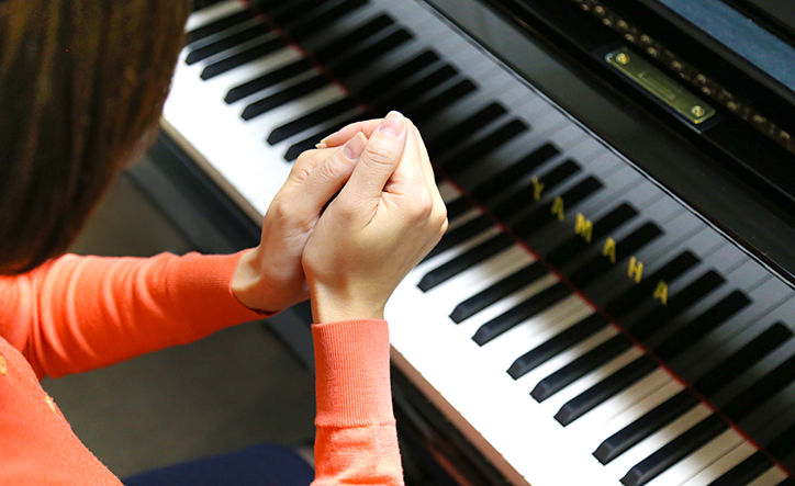 実は意外なところに原因が!?楽器を演奏する人は試したい、手の冷えが気になるときの対処法 - Web音遊人