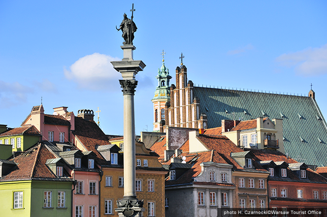 世界遺産にも登録されているワルシャワ最古の歴史地区。戦後、街の復元には専門家のみならず一般市民も作業に従事した。 - Web音遊人