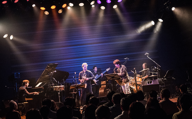 高らかに鳴るトランペットだけでなく、神業のようなドラム・プレイ、若き俊英のピアノの妙技にも目をみはる/タイガー大越 トランペットの絵画 Vol.4