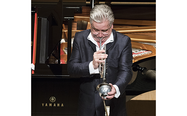 地上で最高のトランペット奏者」と評されるその演奏に恍惚とする