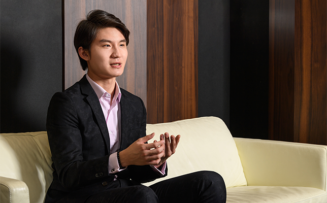 鮮烈な日本デビューから10年！神童から真のピアニストへの道を歩み始めた若き精鋭／牛牛（ニュウニュウ）インタビュー