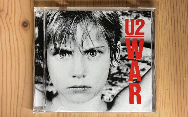 『ブラディ・サンデー』を収めたU2のアルバム『WAR（闘）』（1983年、ユニバーサルミュージック）