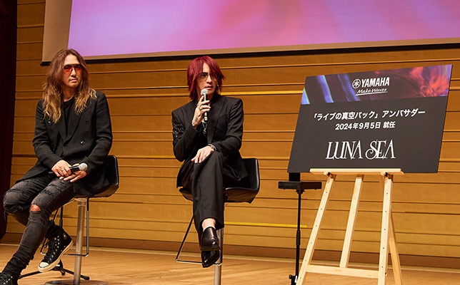 トークセッションでの、LUNA SEAのSUGIZOさん(右)とJさん(左)