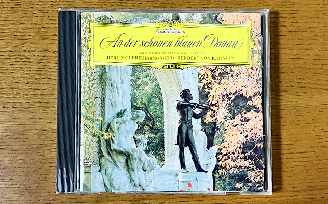 カラヤン指揮ベルリン・フィルの「美しく青きドナウ~シュトラウス:ワルツ・ポルカ・マーチ集」(1966年録音、ユニバーサル)
