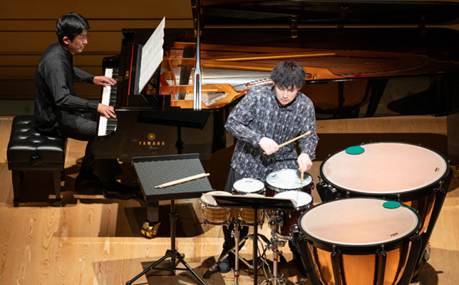 森浩二、関聡、演奏中の写真