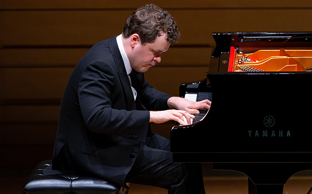 ベンジャミン・グローヴナー 公演中の写真