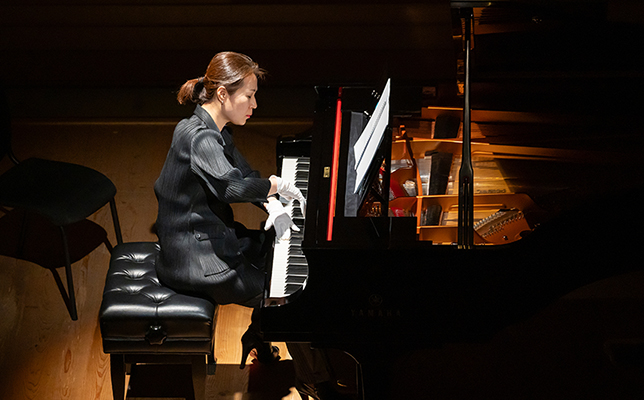 イム・スヨン ソロ演奏中の写真